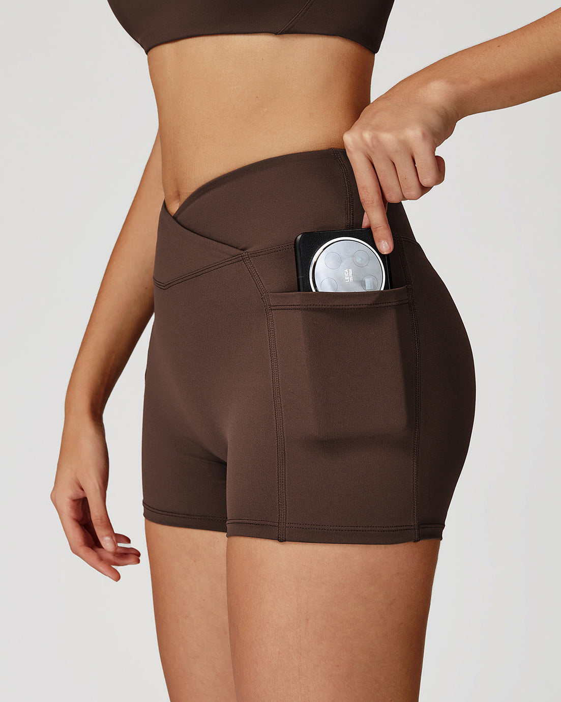 Short marron poche latéral