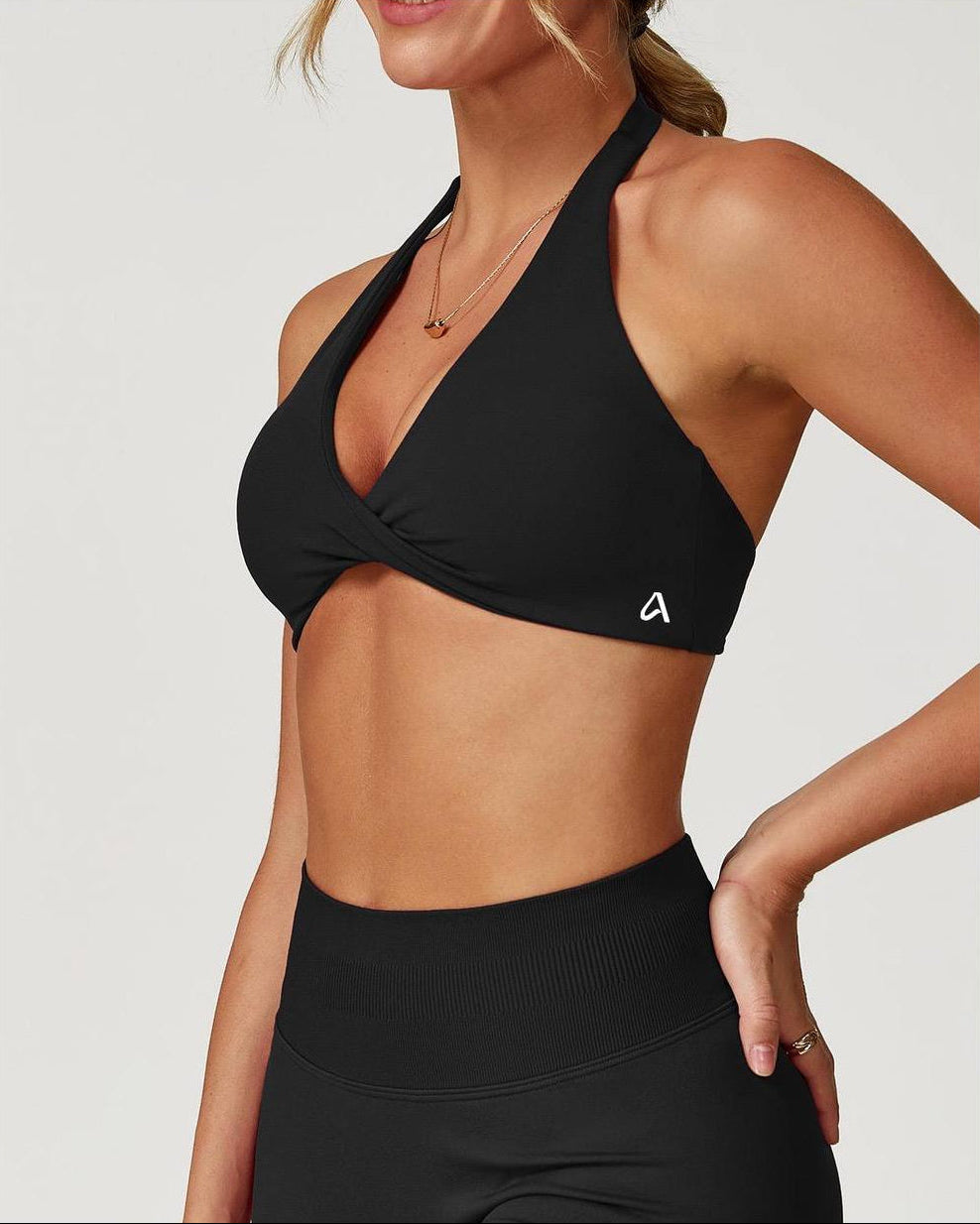 Brassière noir dos nu